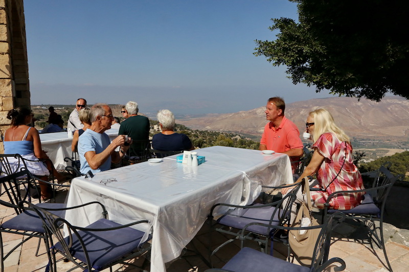 Umm-Qais (die antike Stadt Gadara) eine Dekapolis-Stadt des Landes. Sie liegt auf einem steil abfallenden Plateau hoch über dem See Genezareth.